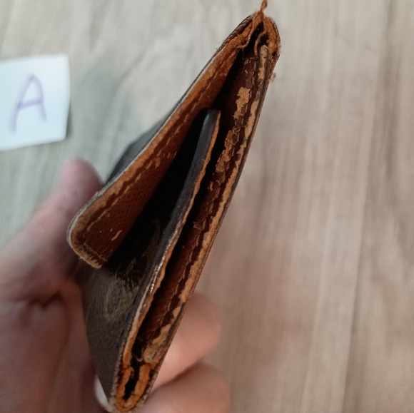 Authentic Louis Vuitton, Brown Mono Coin Purse-Key Case - Picture 4 of 9